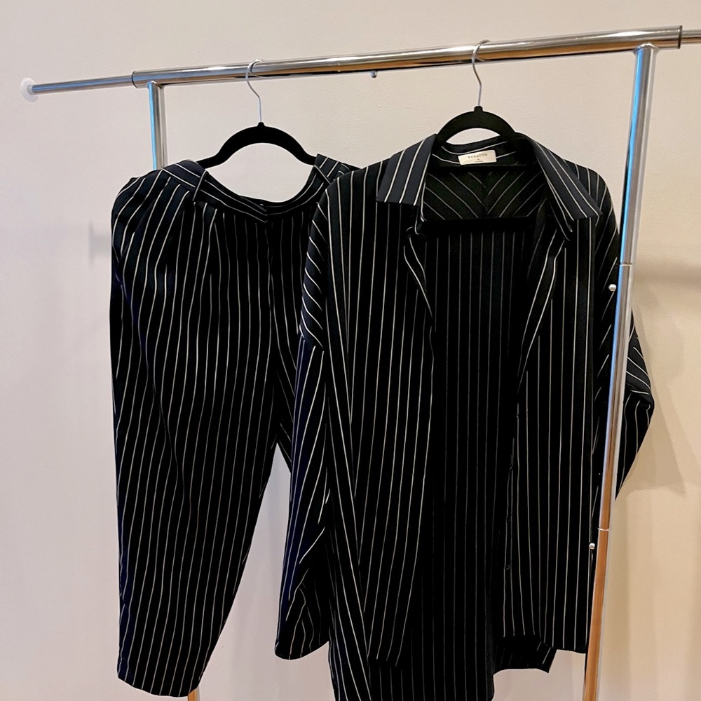 Babaton navy striped set